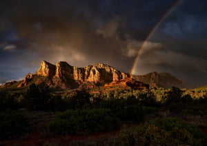 Скалы под солнцем.
